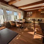 Diana Garni Hotel 3*