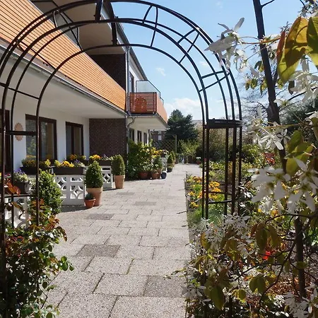 Diana Garni Hotel 3*