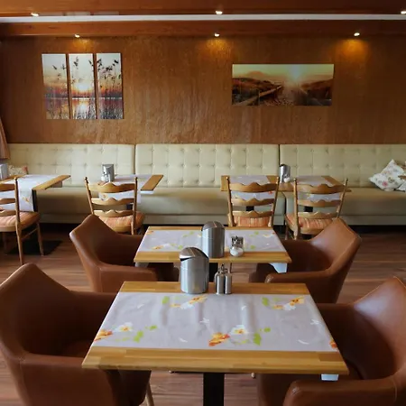 Diana Garni ホテル マレンテ