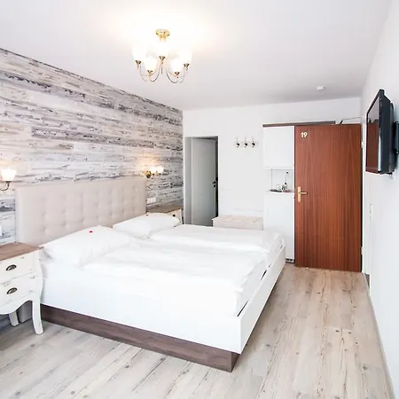 Diana Garni ホテル